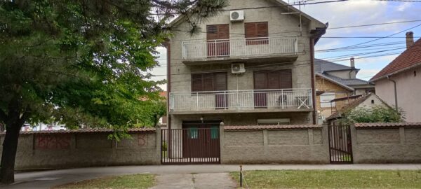 PRODAJEM IZUZETNO ATRAKTIVNO IMANJE U BATAJNICI 