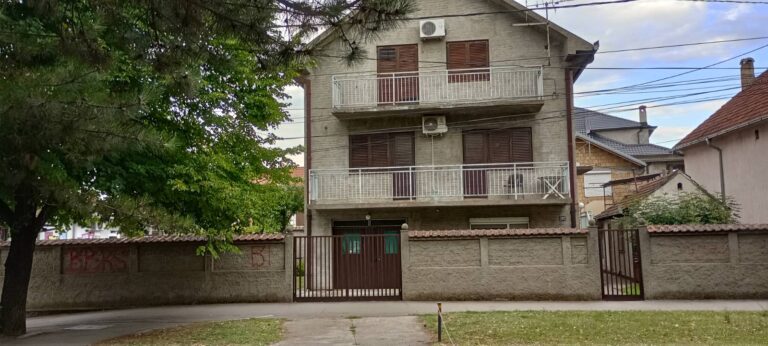PRODAJEM IZUZETNO ATRAKTIVNO IMANJE U BATAJNICI 
