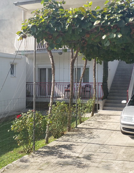 Prodajem renovirani stan u centru Igala